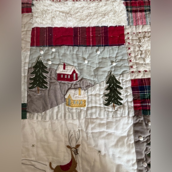 Pottery Barn White Red Quilt Blanket with Santa and Reindeer Crib size - Picture 11 of 13